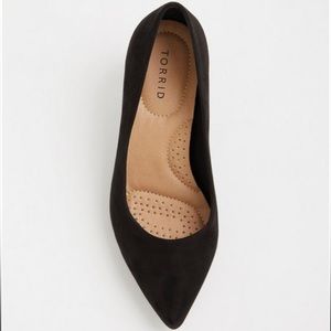 Torrid 9.5 WW 9.5WW Black Kitten Heel Pump